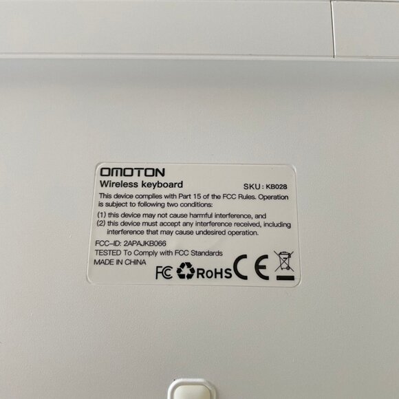 OMOTON Keyboard with Numeric, Ultra Slim Wireless Bluetooth Keyboard - Picture 8 of 11